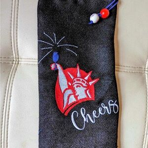 The "New York Cheers" Bottle Holder